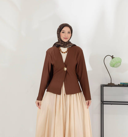 veste à bouton doré